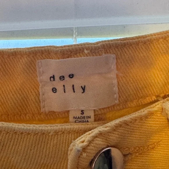 Upcycled Yellow Jeans with Gucci Cat Patch - Picture 3 of 8